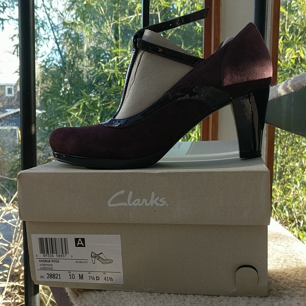Clarks chorus pitch shoe- size 10 color aubergine
